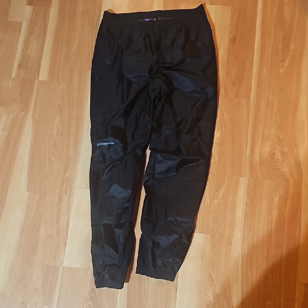 Patagonia Black Windpants Joggers with Tapered Ankle